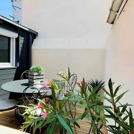 Agreable Maison Renovee En Hyper Centre Avec Patio