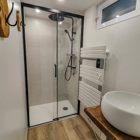 Agreable Maison Renovee En Hyper Centre Avec Patio פורניק