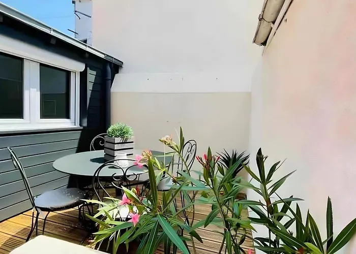 Agreable Maison Renovee En Hyper Centre Avec Patio