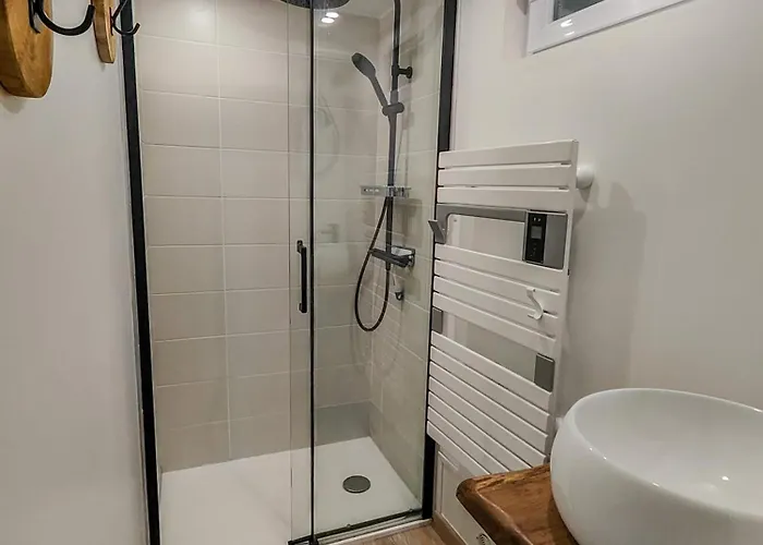 Agreable Maison Renovee En Hyper Centre Avec Patio ポルニック